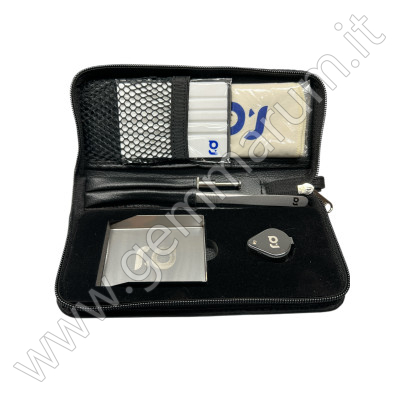 Elegant case complete with accessories for diamond grading